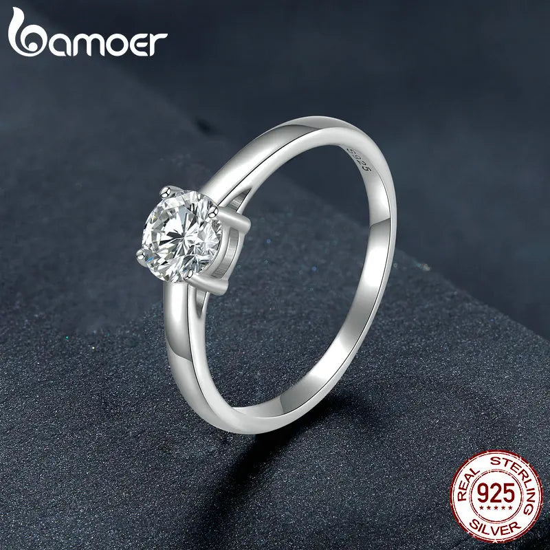 Anillo de moissanita para mujer, plata de ley 925 chapado en platino, solitario de 4 puntas, banda de eternidad.