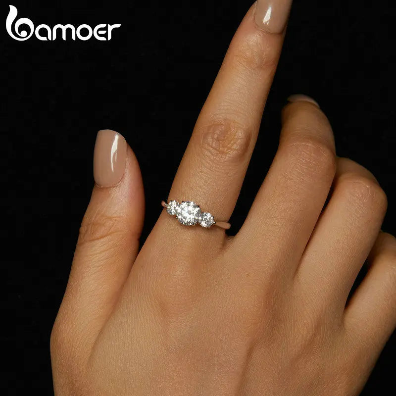 Anillo de moissanita redondo de 1,6 quilates para mujer, chapado en oro blanco, de plata de ley 925 con diamante de laboratorio