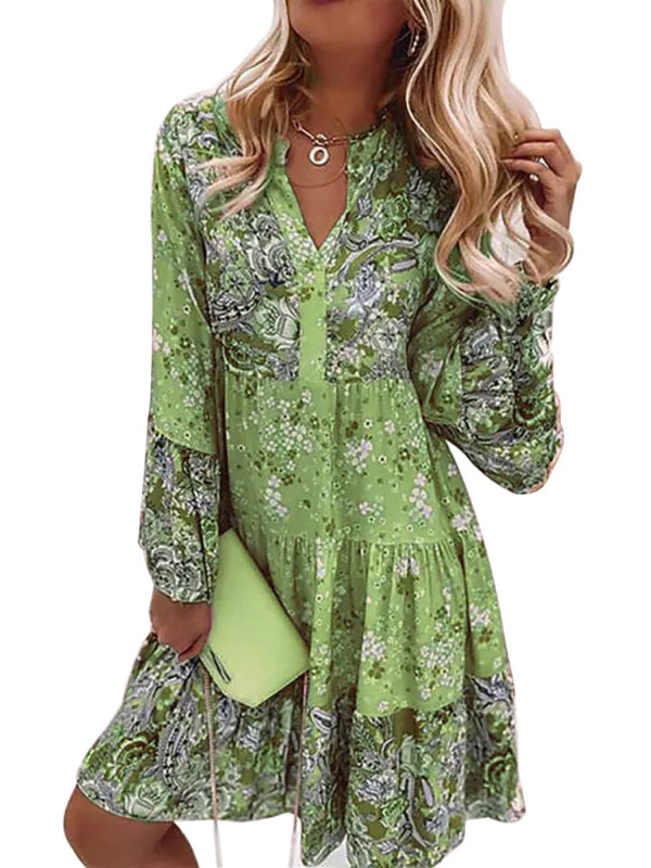 Minivestido en capas con manga corta y falda con estampado de mosaico floral y cuello en V