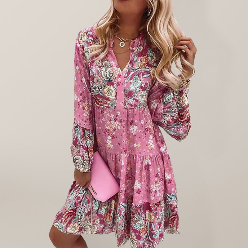 Minivestido en capas con manga corta y falda con estampado de mosaico floral y cuello en V