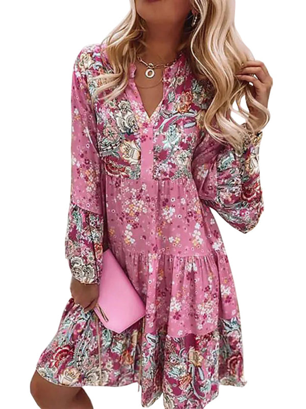 Minivestido en capas con manga corta y falda con estampado de mosaico floral y cuello en V