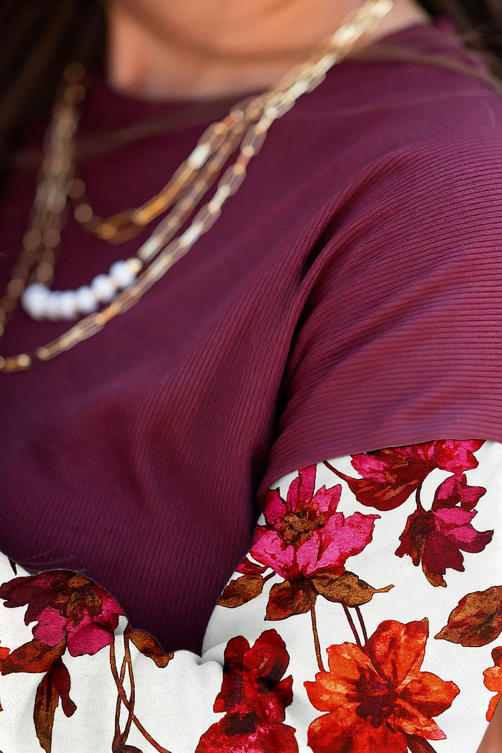 Blusa floral patchwork con cuello redondo y mangas caídas