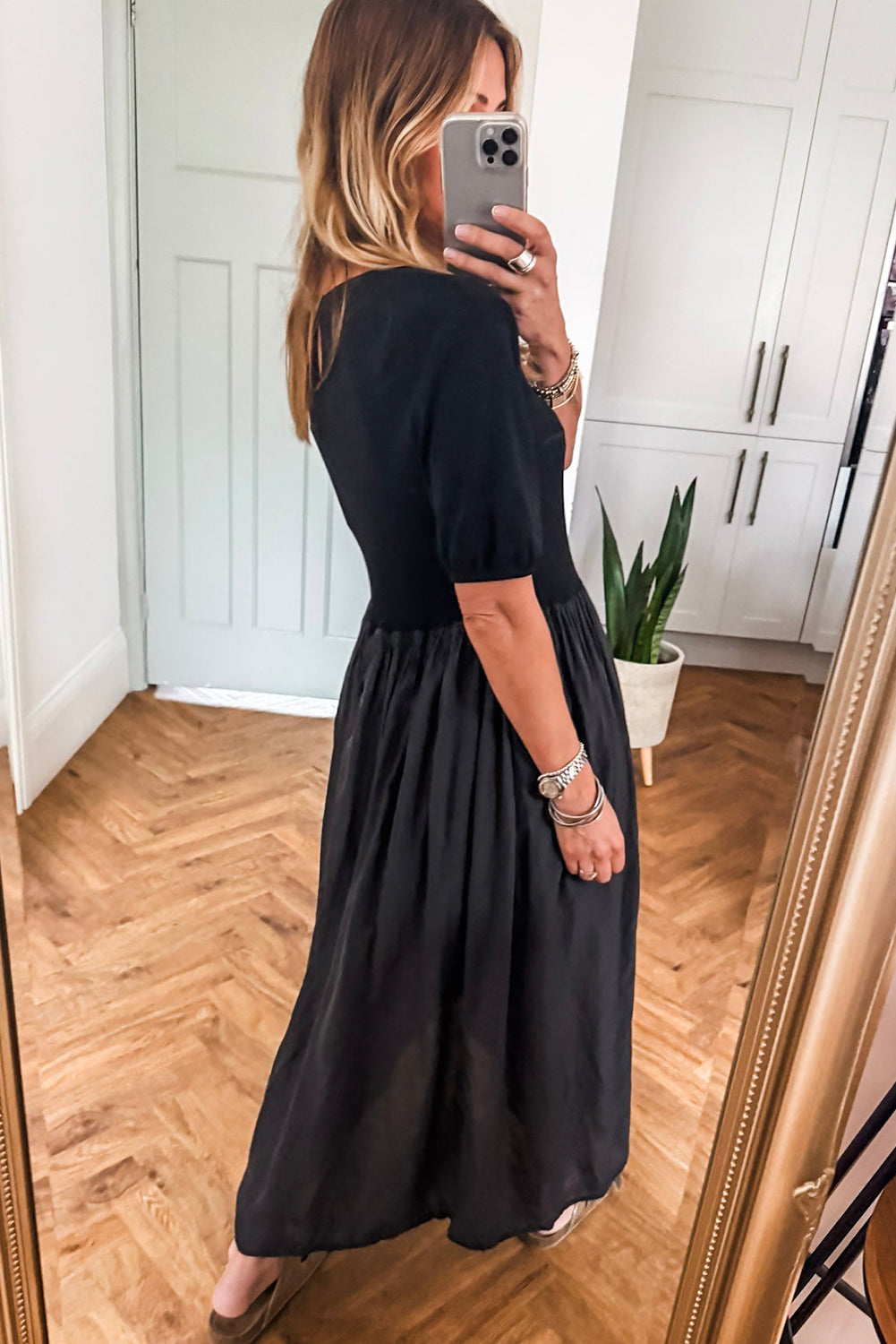 Vestido largo negro patchwork con top tejido y falda plisada