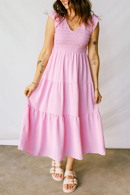 Vestido midi rosa con cuerpo smock y mangas flutter