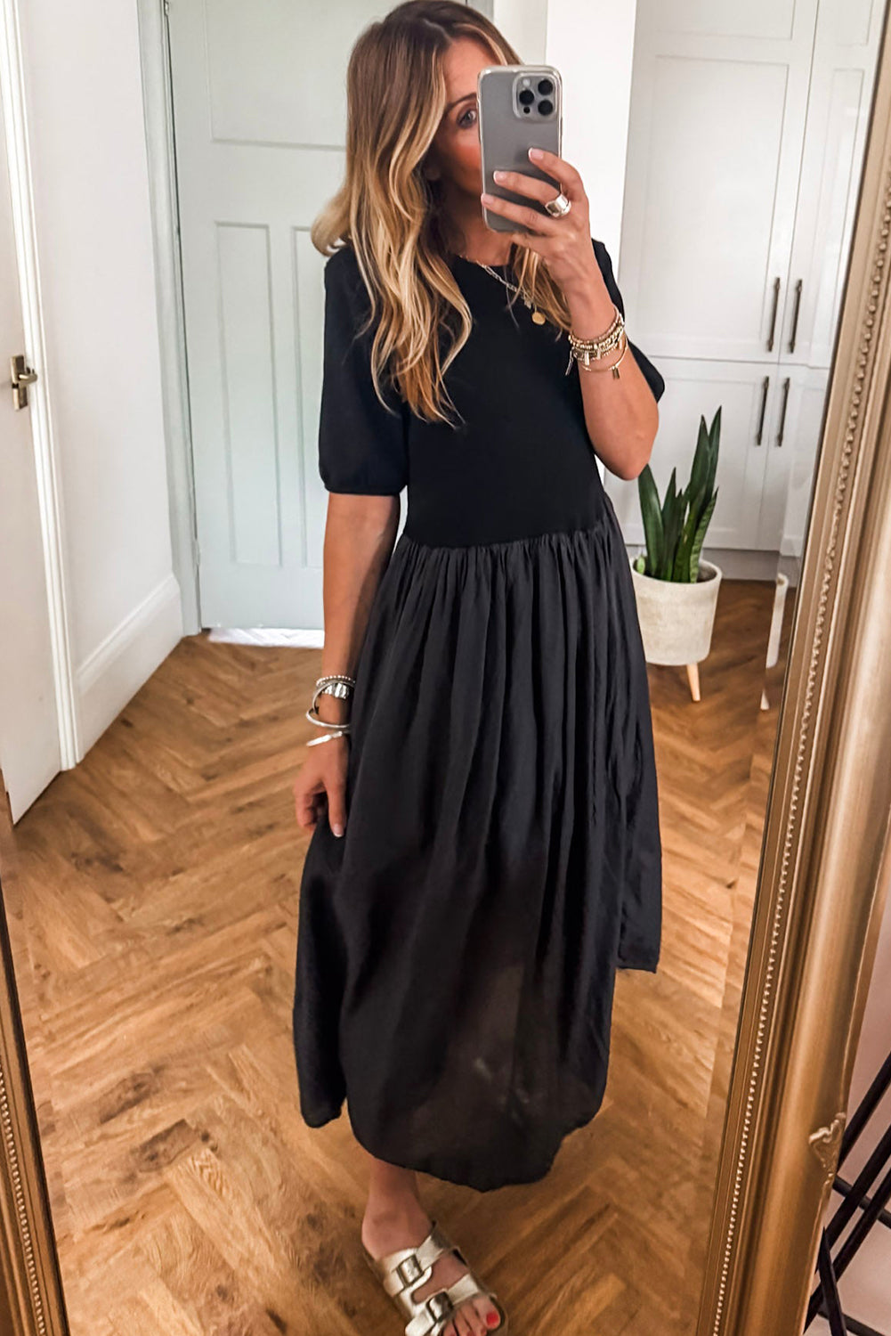 Vestido largo negro patchwork con top tejido y falda plisada
